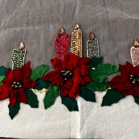 Vintage felt Christmas tablecloth Bucilla Gorgeous! Candles Poinsettias hand md - Picture 10 of 12